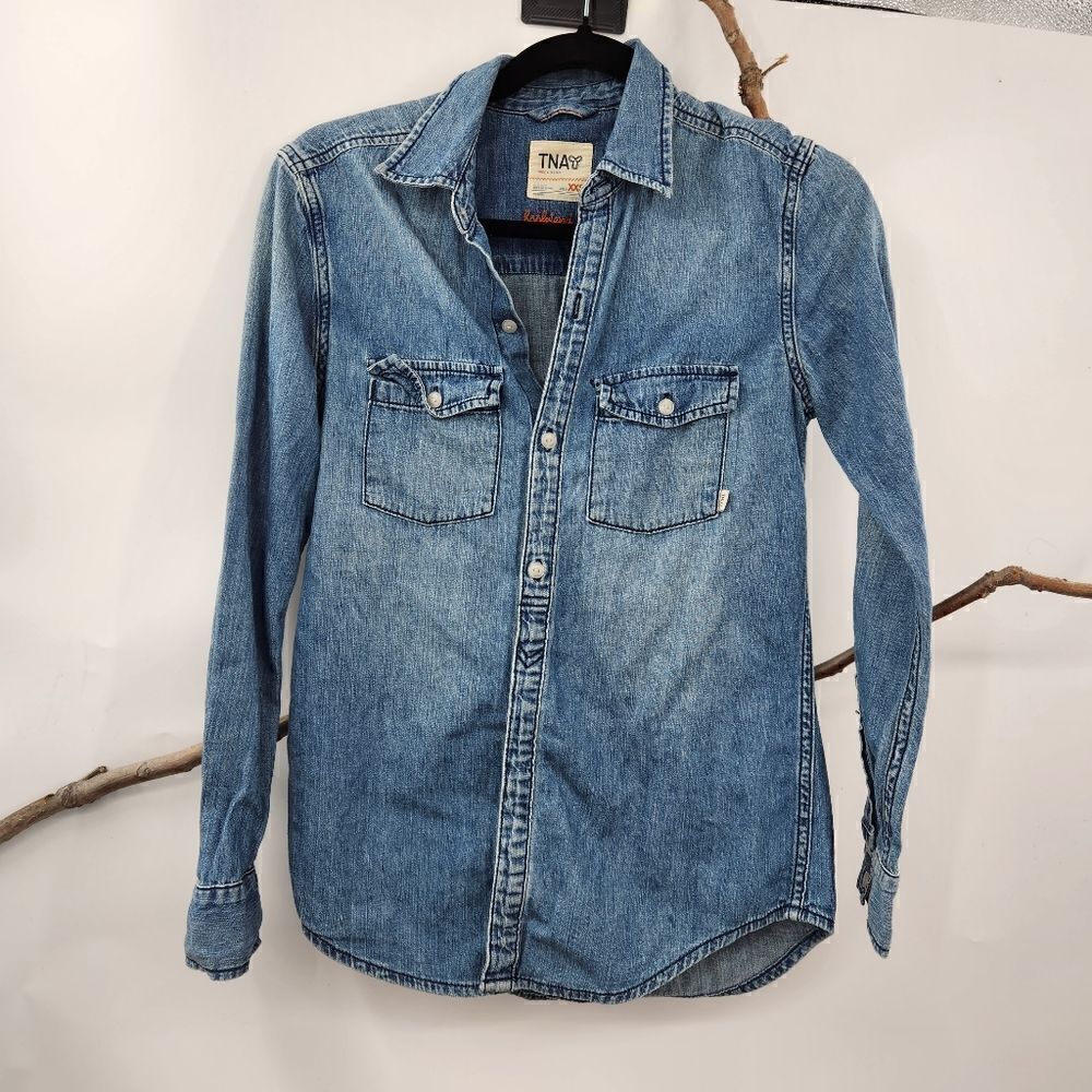 Aritzia TNA Sutter denim button up shirt